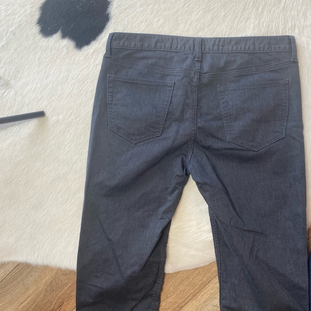 Banana Republic Men’s SLIM TRAVEL JEANS (2) - Picture 10 of 12